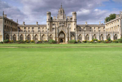 Guide to University Applications, Interviews and Settling in : A University Admissions resource
