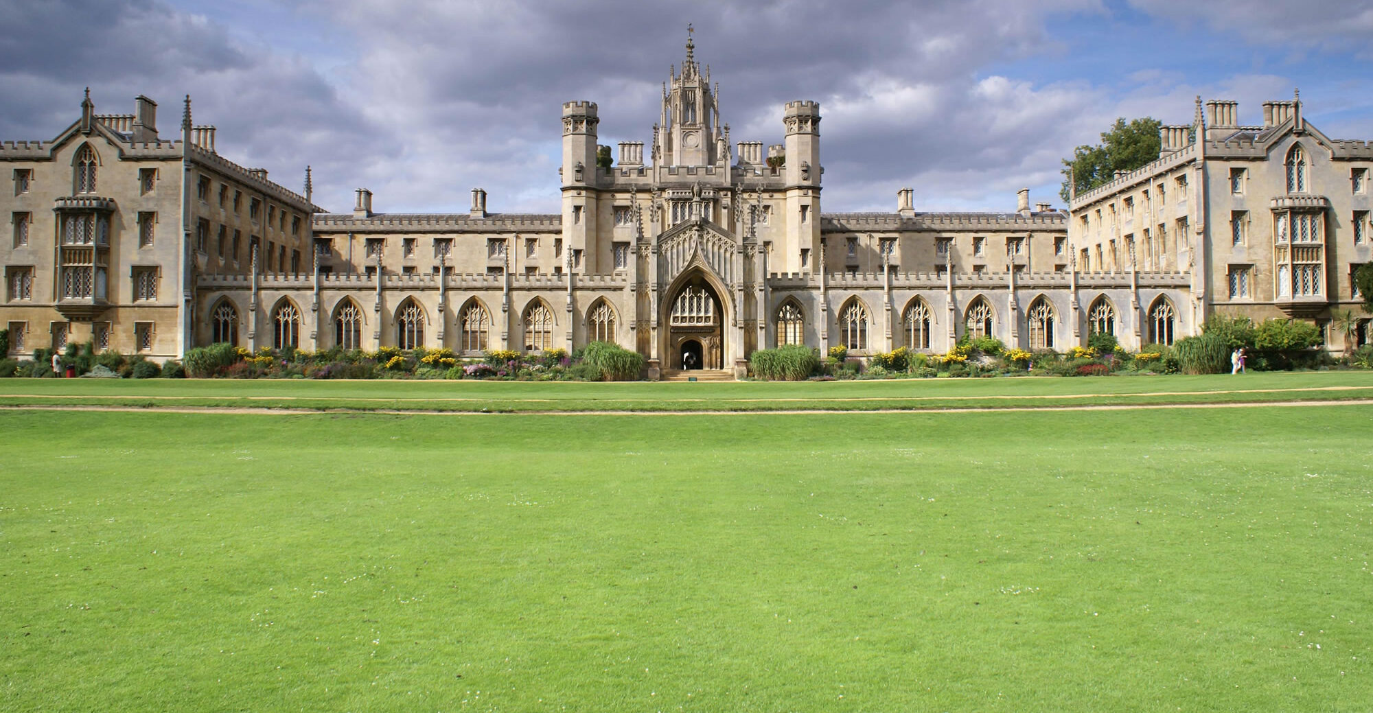 Guide to University Applications, Interviews and Settling in : A University Admissions resource